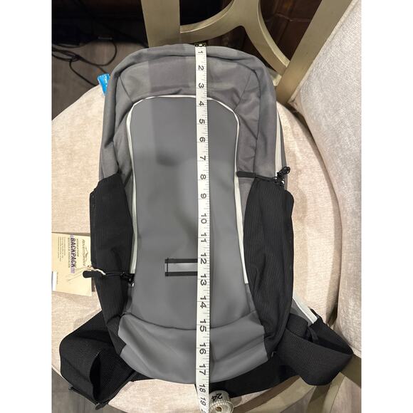 Adventuridge 2L Hydration Backpack - Picture 6 of 7